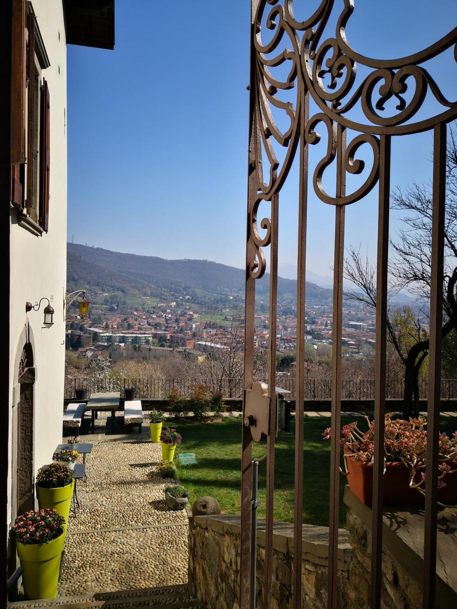 B&B Dimora Delle Donnole Bergamo Alta Exteriör bild